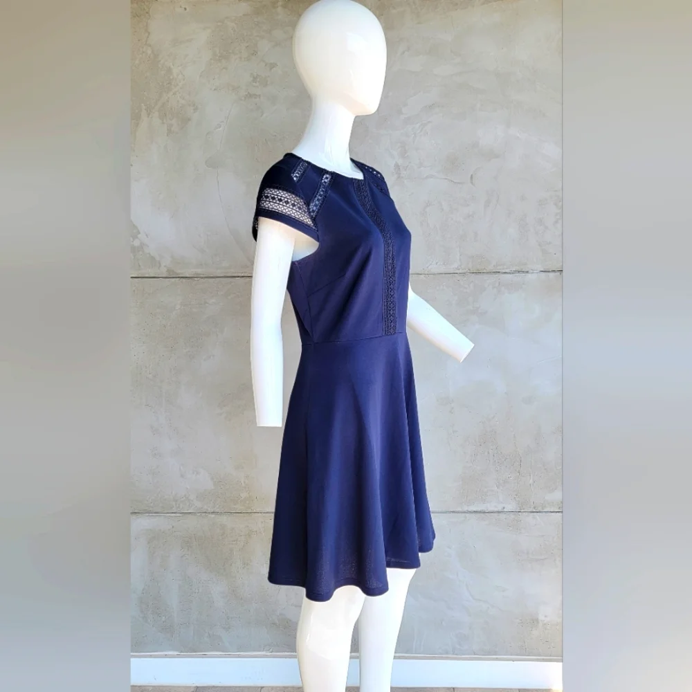 NWOT H&M Navy Blue Lace Eyelet Cap Sleeve Knee-Length Casual Dress Sz M - Picture 5 of 11